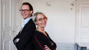 William Lindstedt och Ylva M Andersson rygg mot rygg.