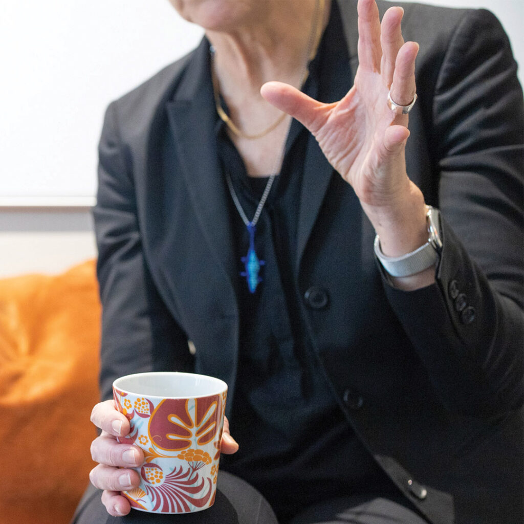 Hand gestikulerar förändring.